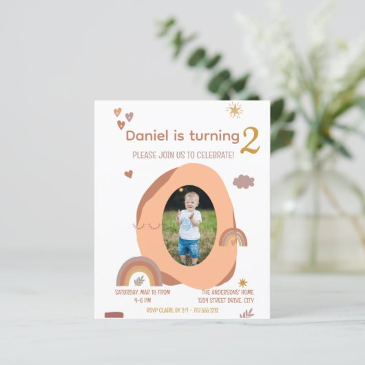 Garçon 2e carte d'invitation avec photo (Debout devant)