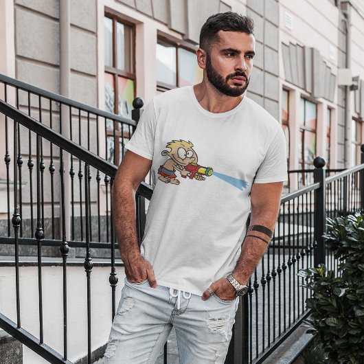 Garçon Avec Un T-Shirt Super Soaker Mens