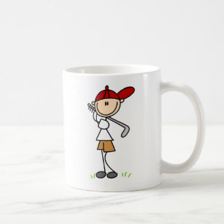 Garçon balançant sa tasse de club de golf