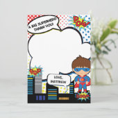 Garçon de carte de remerciements de fête (Debout devant)