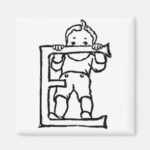 Garçon debout sur la lettre 'E' - Aimant