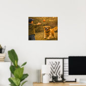 Garçon Jouant à la Récupération avec Chien Affiche (Bureau à domicile)