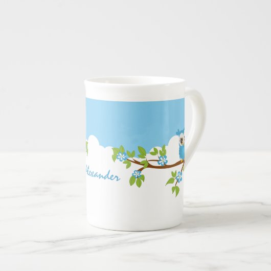 Garçon mignon de hibou sur une tasse de porcelaine (Devant droit)