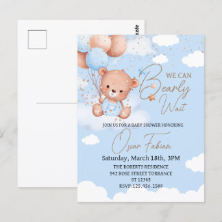 Garçon portant baby shower invitation Carte postal