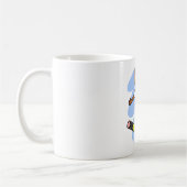 Garçon surfant sur la tasse jaune de crayon (Gauche)