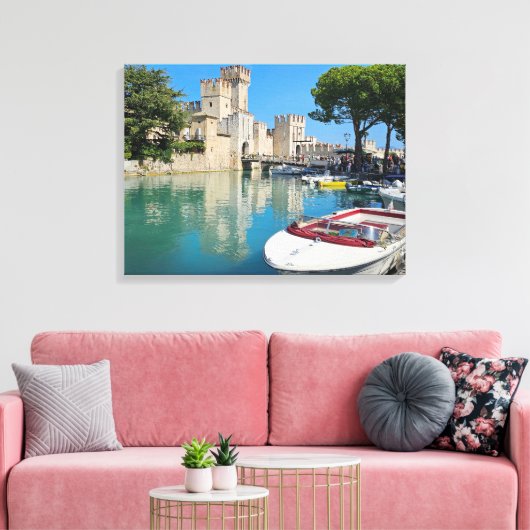 Gardameer Sirmione Castle uitzicht canvas print (Insitu (Woonkamer))