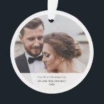 Garde photo de Noël Mariage de Noël<br><div class="desc">L'ornement photo moderne de la journée de mariage pour vos invités qui se sont présentés pour soutenir et célébrer votre grand jour avec vous. Ajoutez facilement votre photo préférée et un message personnalisé si nécessaire en utilisant notre "Outil de conception"</div>