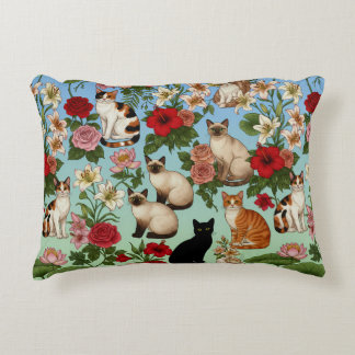 Garden Companions – Floral Cats in Bloom Accent Kussen