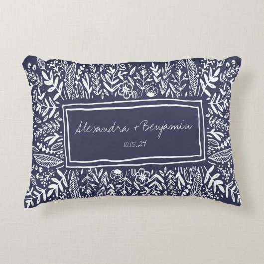 Garden Floral in Blue Border Personalized Wedding Accent Kussen (Voorkant)