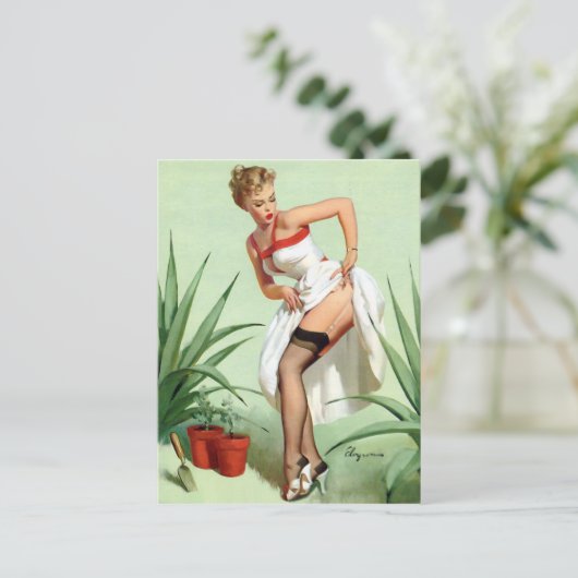 Garden Mishap Pin Up Briefkaart (Staand voorkant)