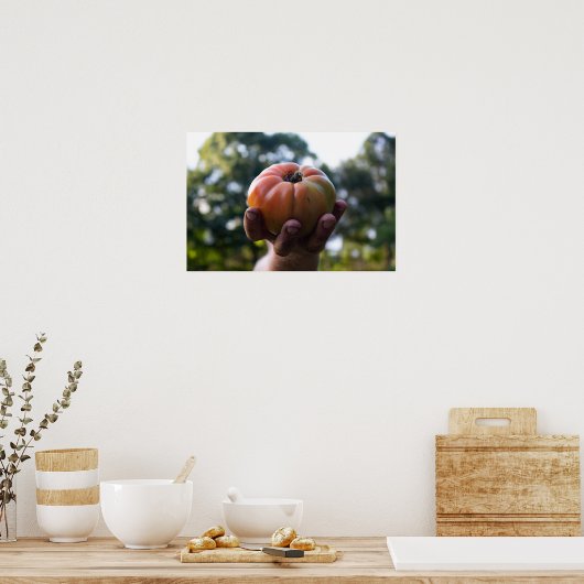 Gardener tenant une impression de tomate (Cuisine)