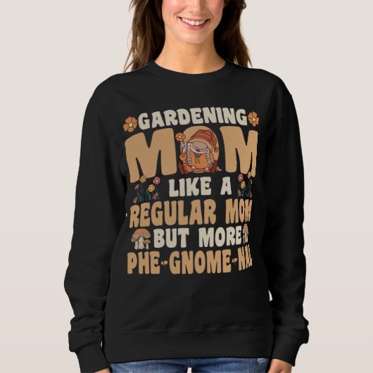 Gardening Mom with Gnomes Trui (Voorkant)