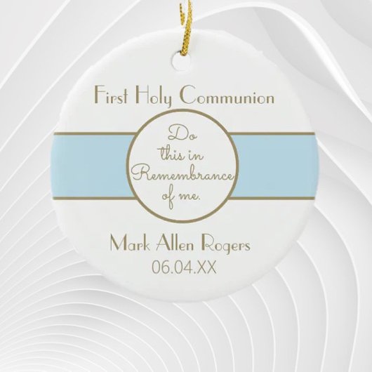Garder le garçon de la première communion Ornement