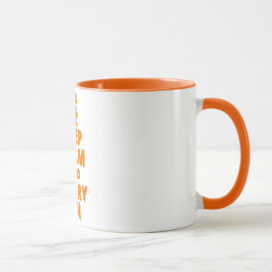 Gardez le calme et effrayant sur des tasses de