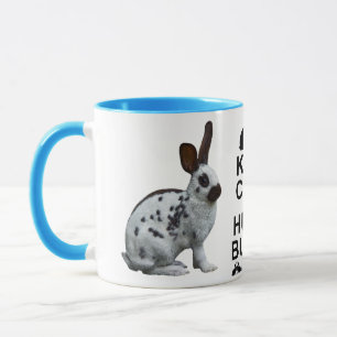 Gardez le calme et étreignez une tasse de lapin