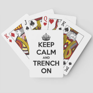 Gardez le calme et le fossé sur des cartes de jeu