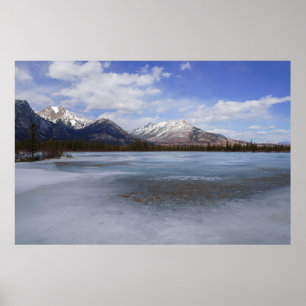 Gargoyle Mountain en Frozen Athabasca River Poster