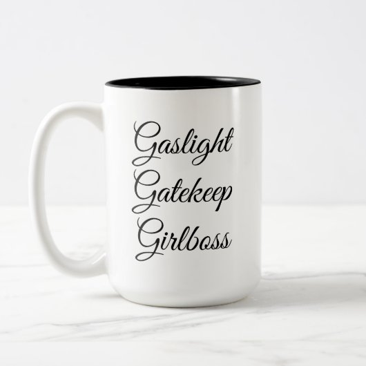 Gaslight, Gatekeep, Girlbaas 15 Oz Mok  (Links)
