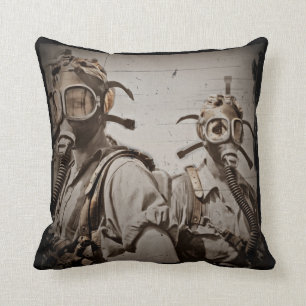 Gasmaskers geïnspireerd door steampunk kussen