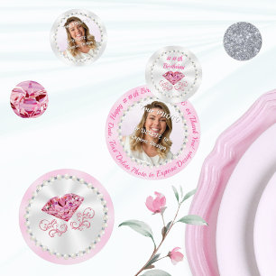 Gast en taart tafel decoraties voor de verjaardag, confetti