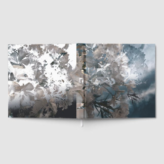 Gastenboek met lokale bloemen