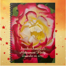 Gastenboek pensioenfeest rode/gouden roos macro