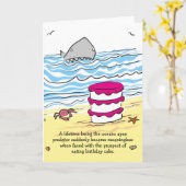 Gâteau d'anniversaire de requin sur carte de plage (Fleur jaune)