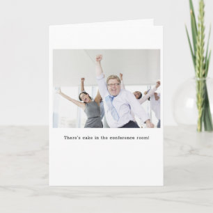 Gâteau dans la salle de conférence Carte d'anniver