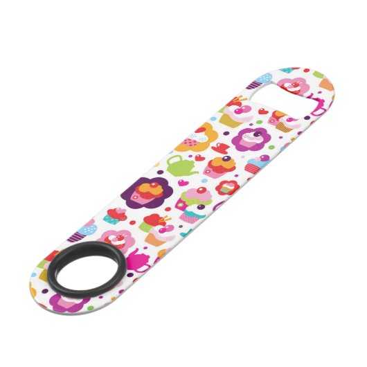 Gâteau de tasse et pot mignons de thé (Devant angulaire)