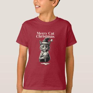 Gato en la hierba. t-shirt