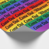 Gay Pride LGBT komt uit Regenboogvlagliefdeswijn Cadeaupapier (Hoek)