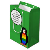 Gay Pride Talking Ms Penguin gepersonaliseerd Medium Cadeauzakje (Achterkant Gekanteld)