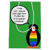 Gay Pride Talking Ms Penguin gepersonaliseerd Medium Cadeauzakje (Achterkant)