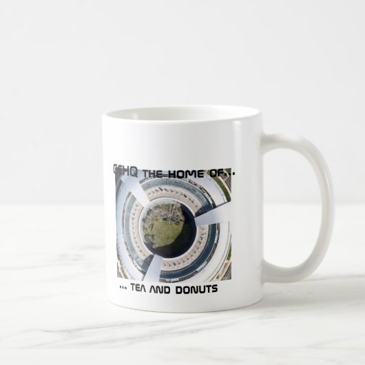 GCHQ Donut, ... thee en donuts, GCHQ thuis... Koffiemok (Rechts)