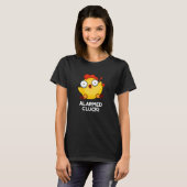 Gealarmeerd door Cluck Funny Chicken Clock Pun Dar T-shirt (Voorkant volledig)