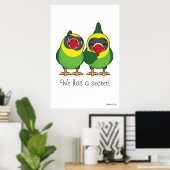 Géant 'Nous avons un secret ! ' Poster Lovebirds (Bureau à domicile)