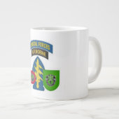 Géante 10ème Tasse d'éléphant de groupe de forces (Devant droit)