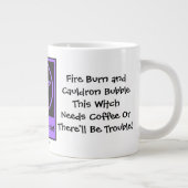 Géante Cette sorcière a besoin de café JUMBO pagan tasse (Droite)