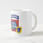 Géante ęr Tasse enorme aéroportée de milliard (Abn) 504th (Devant droit)