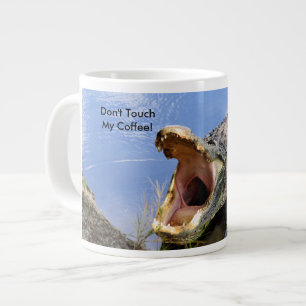 Géante Tasse à café avec grognement d'alligator