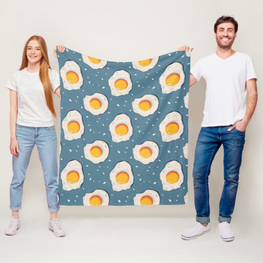 Gebakken eieren op blauw fleece deken (In situ)