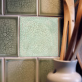 Gebarsten groen tegeltje