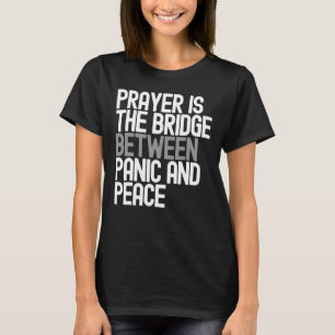 gebeden is de brug tussen paniek en vrede t-shirt