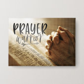 Gebedsstrijder bidt handen op open Bijbel Button (Voorkant)