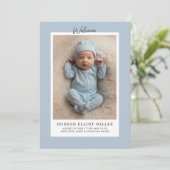 Geboorteaankondiging minimalistische moderne blauw aankondiging (Staand voorkant)