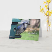 Geboortedatum: Poppi Blue Jay in Bird Feeder Kaart (Gele Bloem)