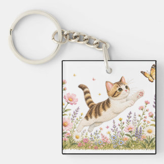 Geborduurd Kitten dat Vlinder najaagt in Bloemenwe Sleutelhanger