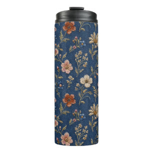 Geborduurde gewone wilde bloemen op denim achtergr thermosbeker