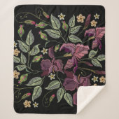 Geborduurde Paarse irissen zwarte achtergrond. Sherpa Deken (Voorkant)