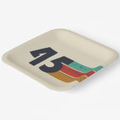 Geboren in 1945 80ste verjaardagscadeau papieren bordje (Gebogen)